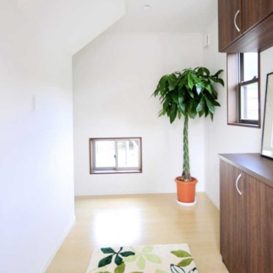 シンプルモダンな玄関・廊下・階段